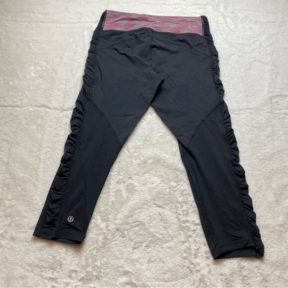 Lululemon Capri Length Ruched Sides Leggings Size 6 - Picture 2 of 11